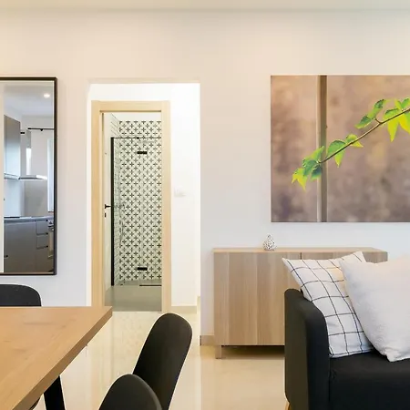 Near The Beach- Zen 2 Apartment